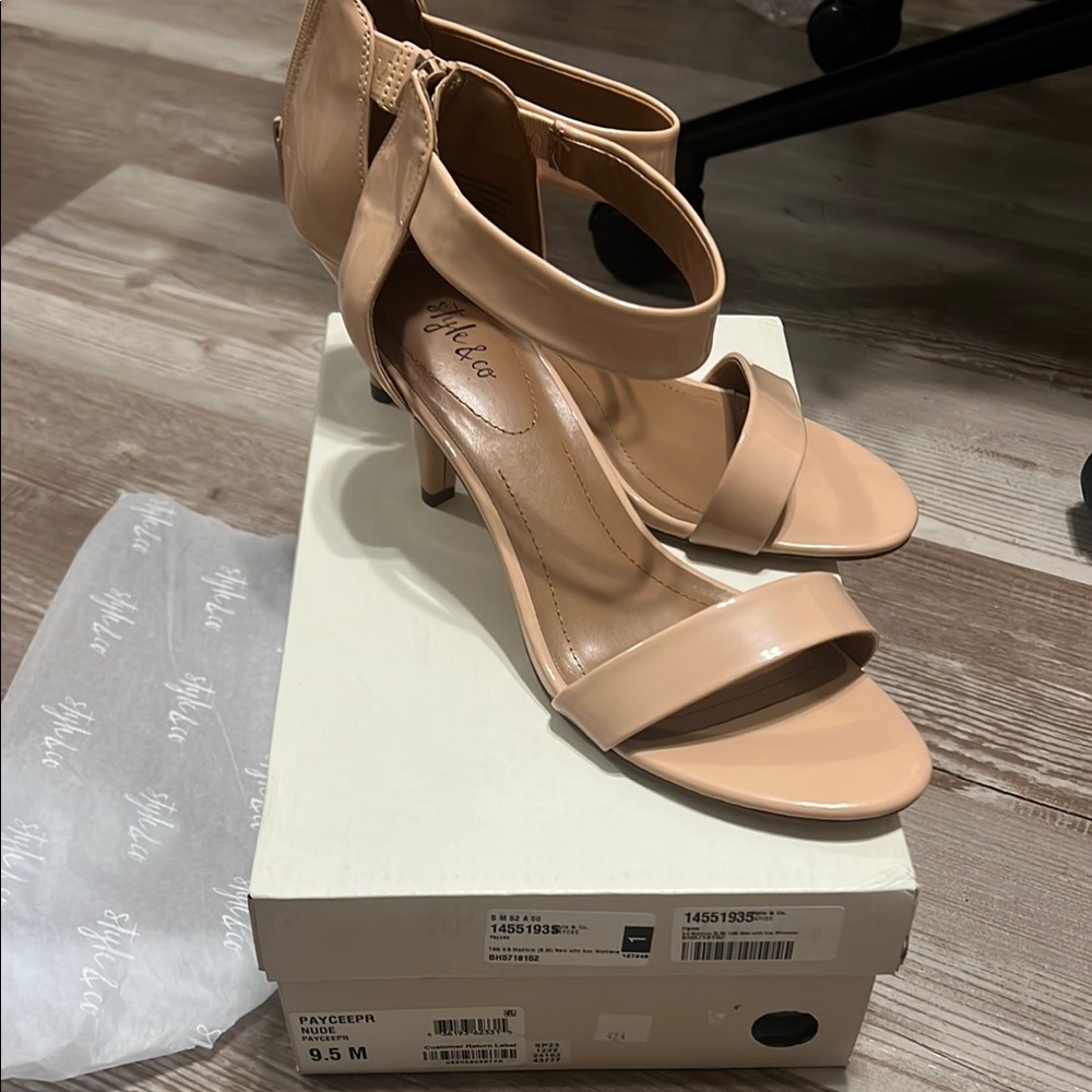 Style & Co. Womens Paycee Dress Sandals × 1
9.5 Nude